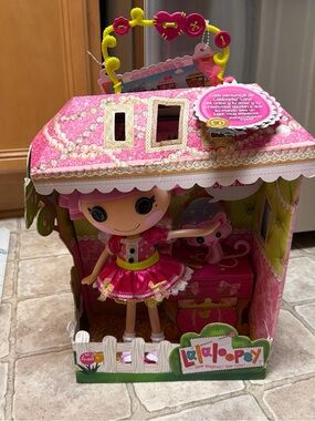 Lalaloopsy Pink Boutique Doll Playset - Bright Pink Dress-Up Fun Jewel Sparkles